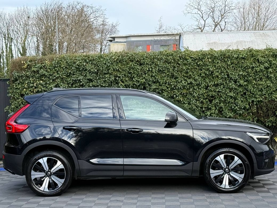2022 Volvo XC40 - image 4