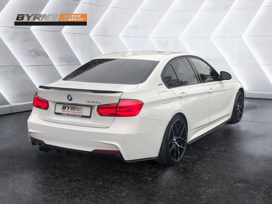 2016 BMW 3 Series - image 5