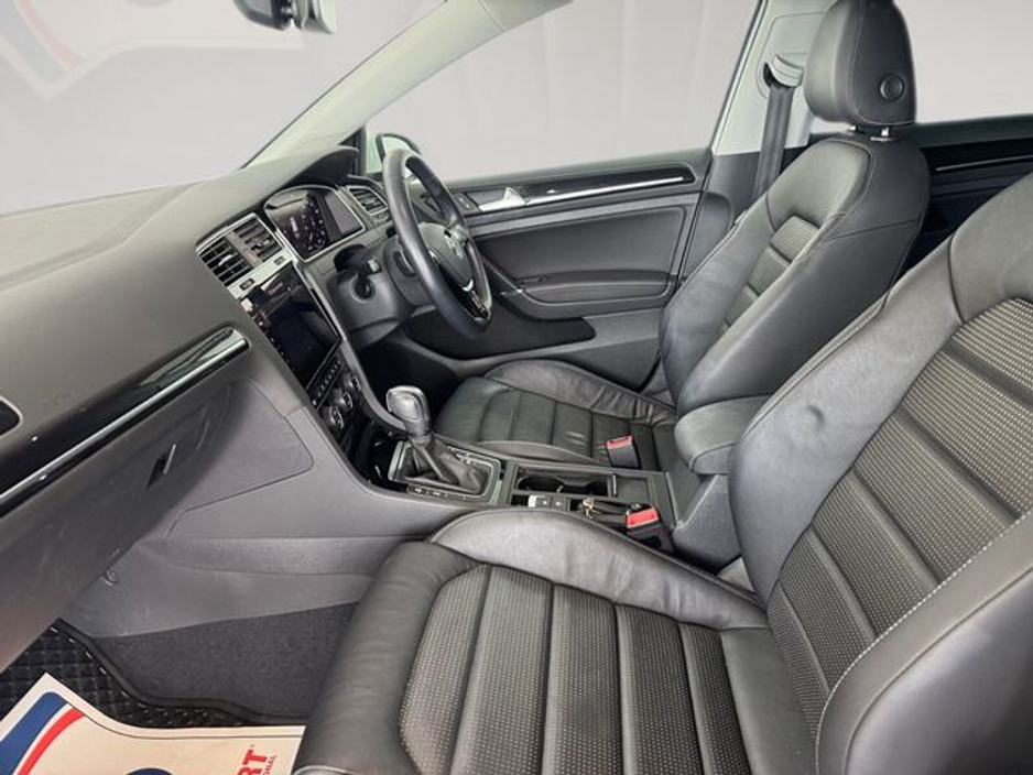 2020 Volkswagen Golf - image 17