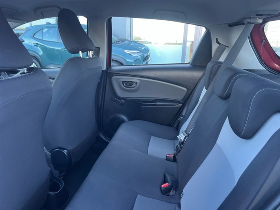 2020 Toyota Yaris - image 7