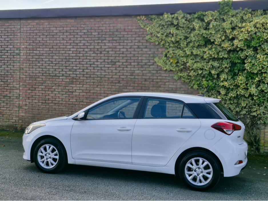 2017 Hyundai i20 - image 3