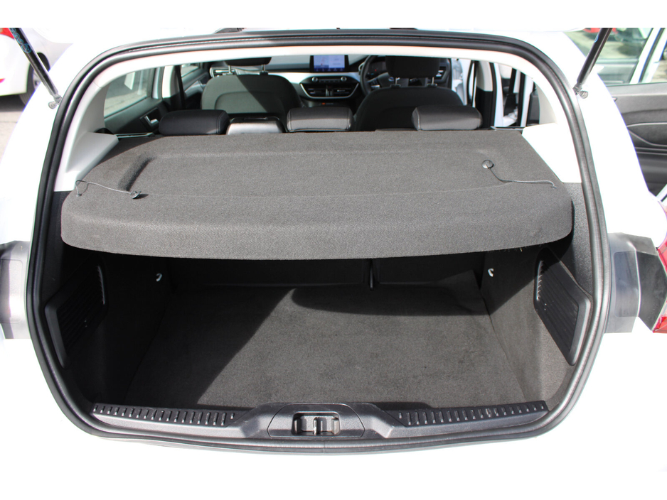 2020 Ford Focus - image 13