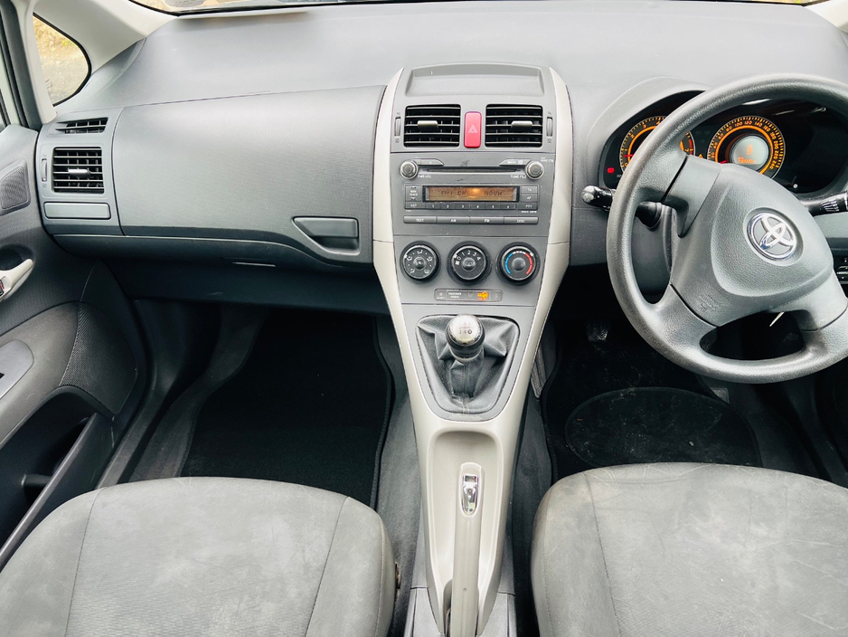 2009 Toyota Auris - image 16