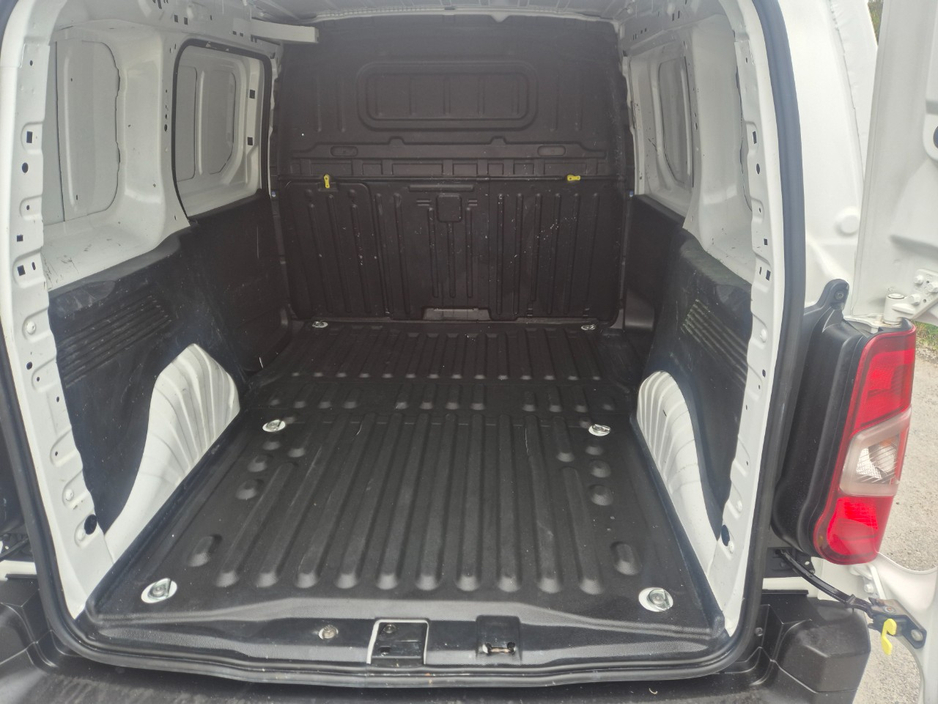 2021 Toyota Proace - image 7