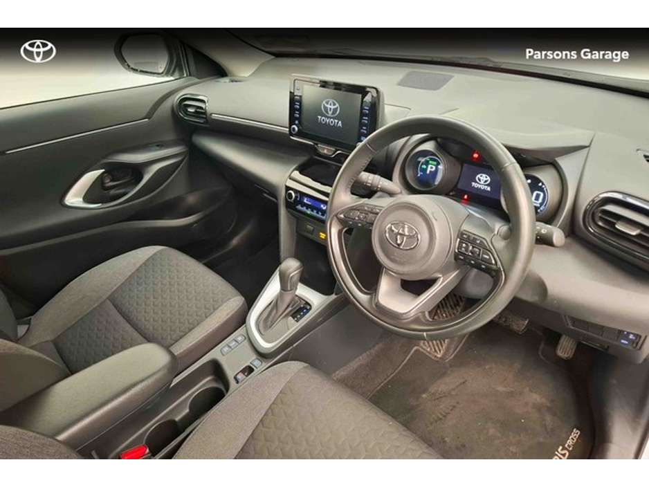 2024 Toyota Yaris Cross - image 7