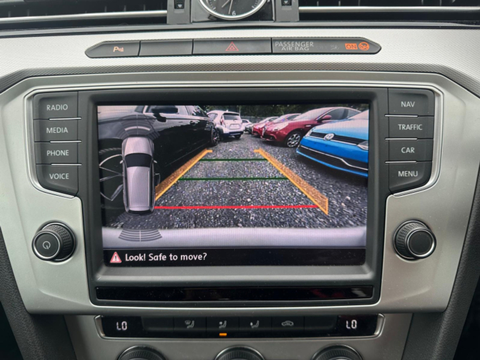 2016 Volkswagen Passat - image 17