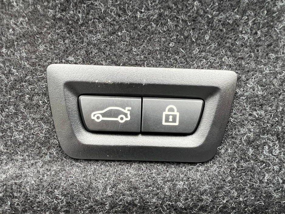 2021 BMW 3 Series - image 15