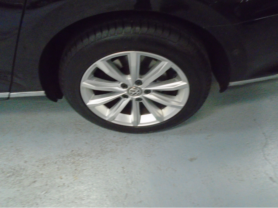 2016 Volkswagen Passat - image 6