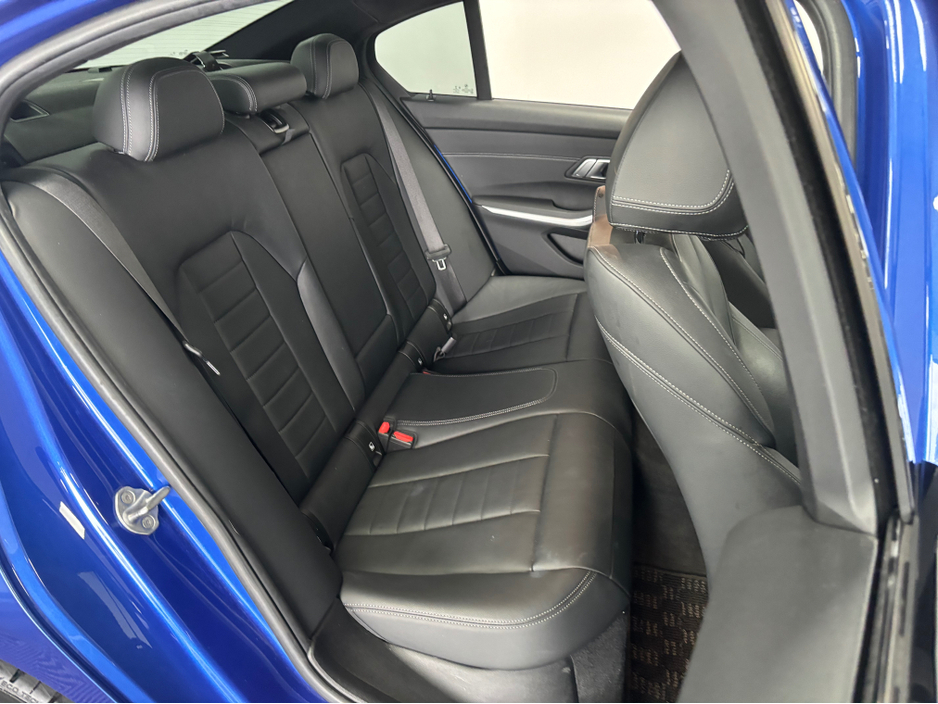2020 BMW 3 Series - image 13