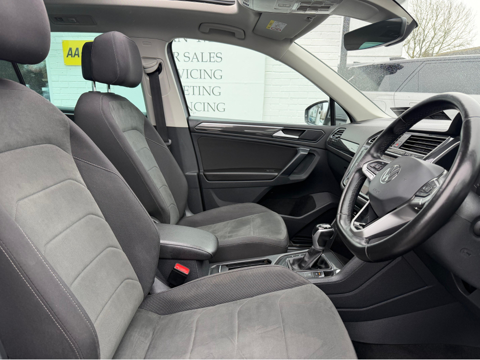 2021 Volkswagen Tiguan - image 15
