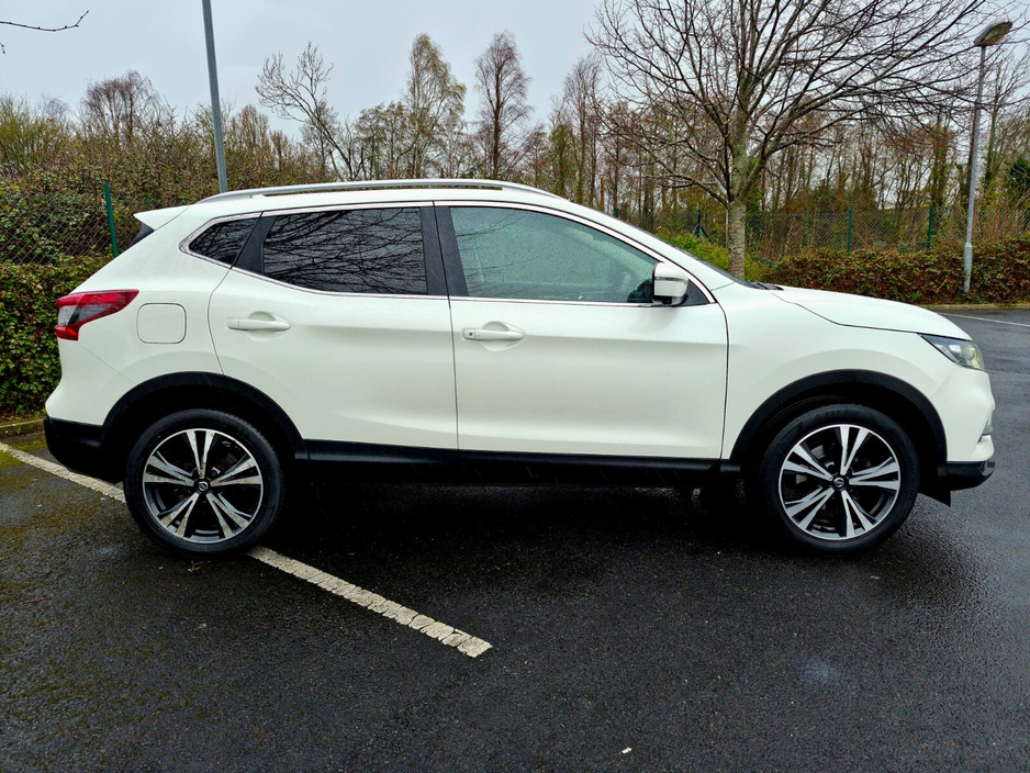 2018 Nissan Qashqai - image 2