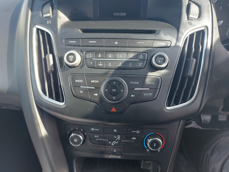 2016 Ford Focus - image 19