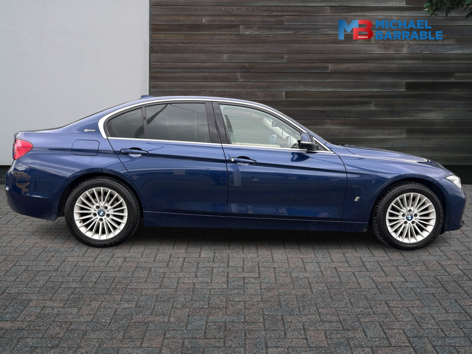 2017 BMW 3 Series - image 4