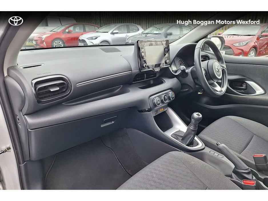 2021 Toyota Yaris - image 15