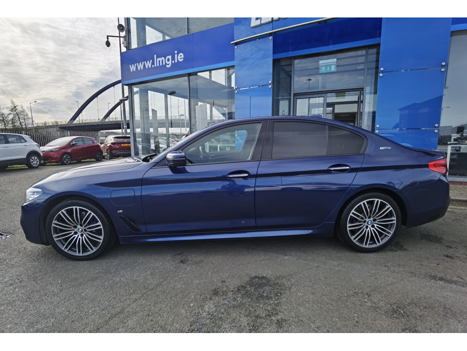 2017 BMW 5 Series - image 7