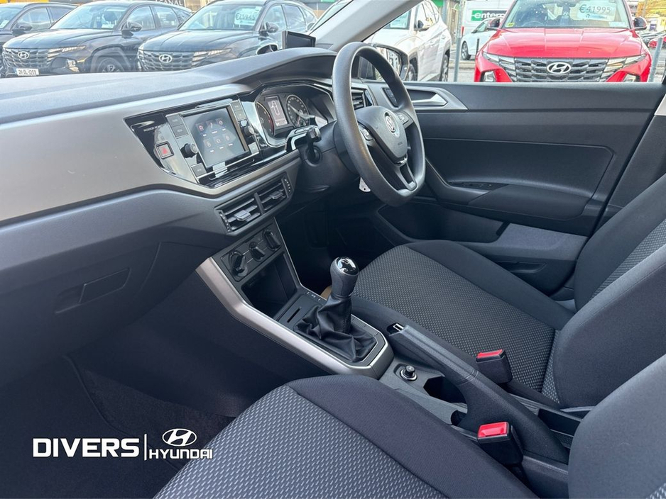 2021 Volkswagen Polo - image 9