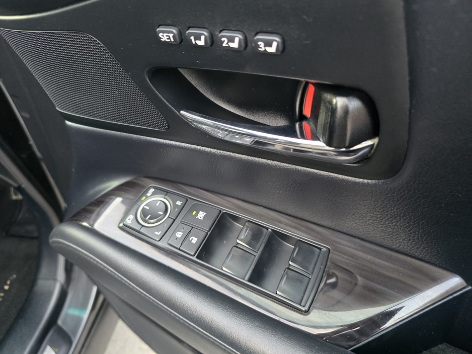 2012 Lexus RX 450 h - image 15