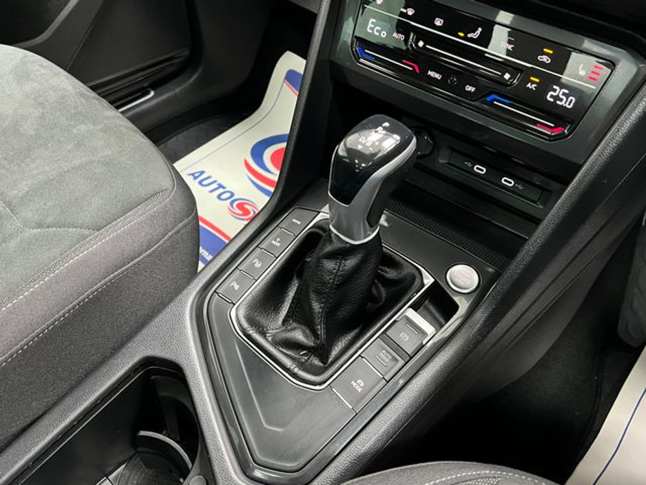 2023 Volkswagen Tiguan - image 12