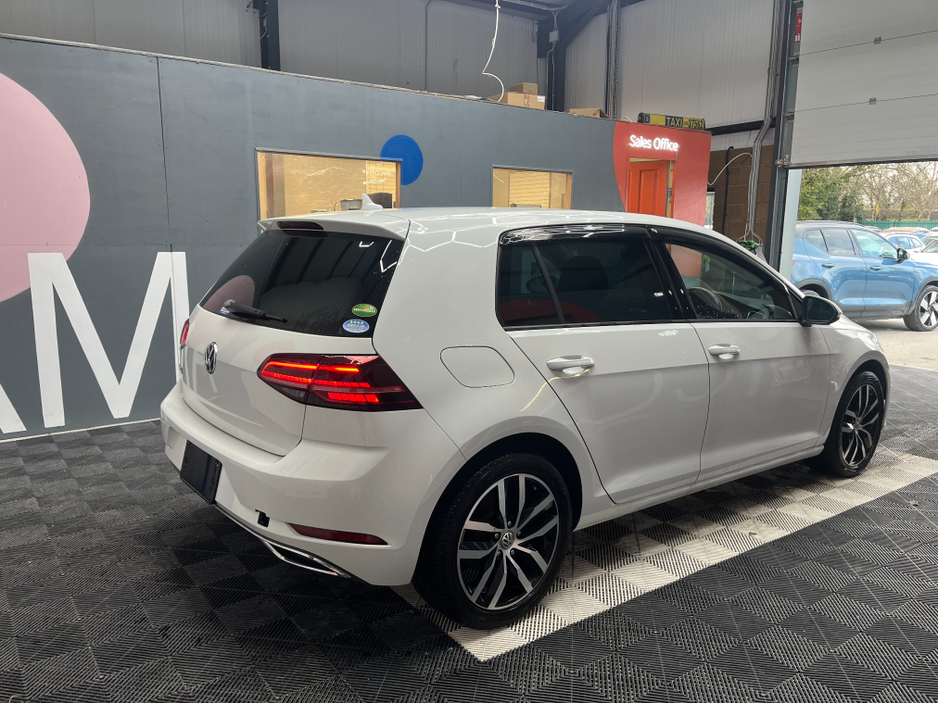 2018 Volkswagen Golf - image 2