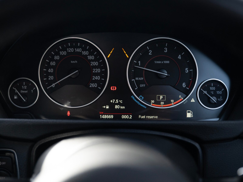 2015 BMW 3 Series - image 25