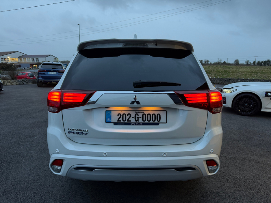 2020 Mitsubishi Outlander - image 12