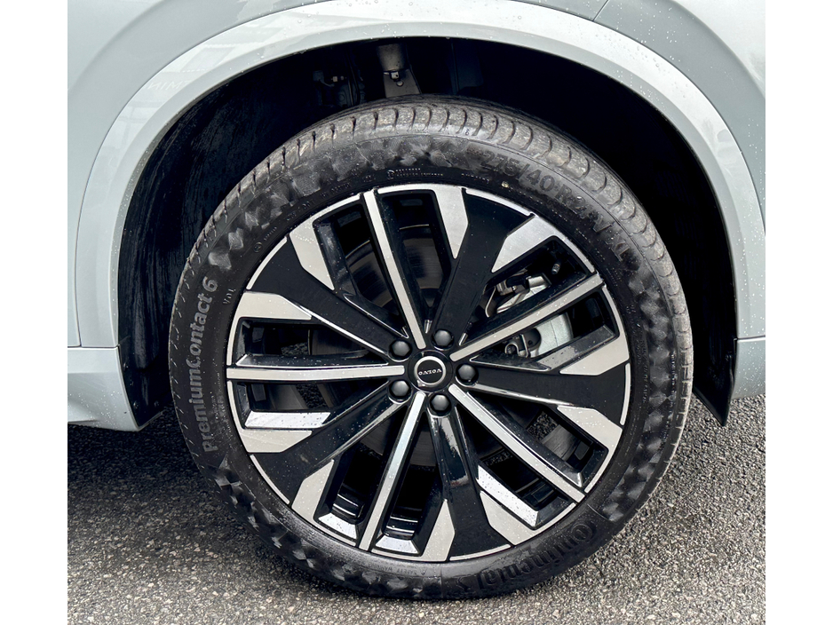 2025 Volvo XC90 - image 34