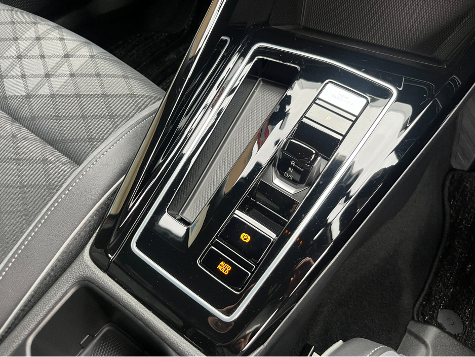 2022 Volkswagen Golf - image 17