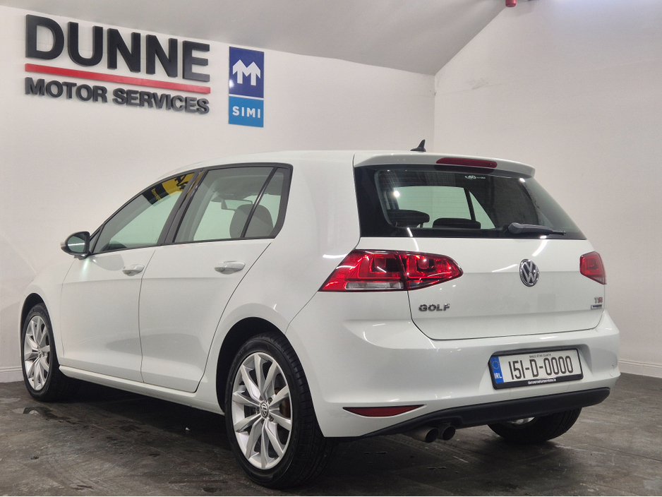 2015 Volkswagen Golf **HIGHLINE**ONLY 64000KMS**ALCANTARA SEATS*17" ALLOYS**LANE ASSIST**KEYLESS ENTRY AND START**ADAPTIVE CRUISE CONTROL**DUAL ZONE CLIMATE CONTROL**REVERSE CAMERA**BLUETOOTH STREAMING**FOLDING MIRRO €15,449