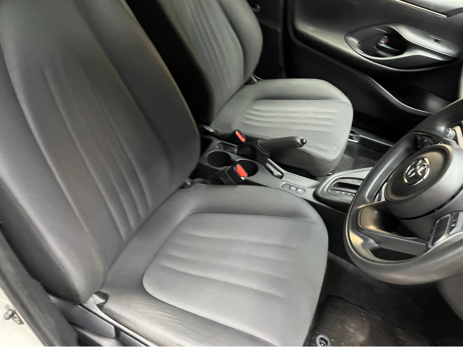 2020 Toyota Yaris - image 9