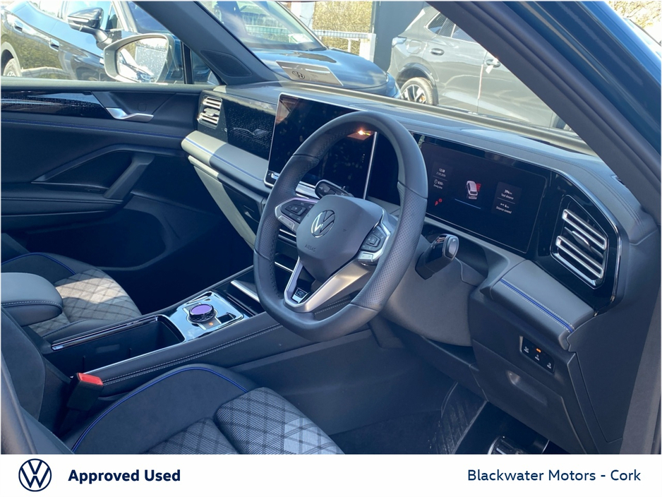 2025 Volkswagen Tiguan - image 4