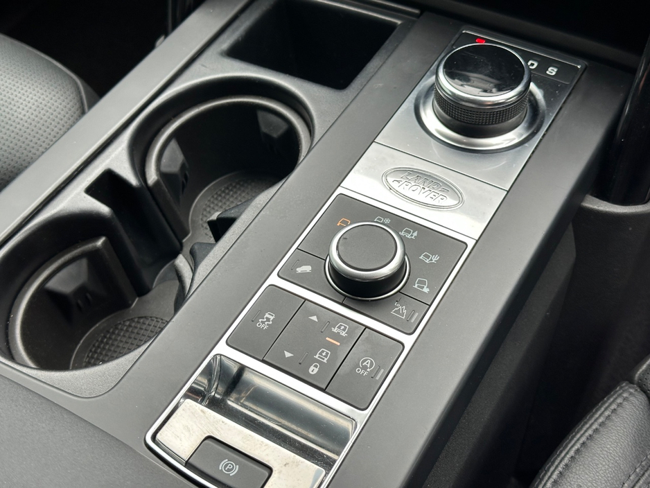 2019 Land Rover Discovery - image 9