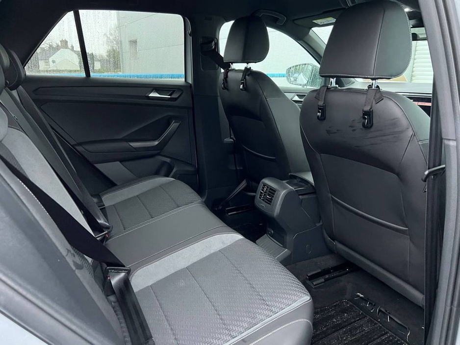 2020 Volkswagen T-Roc R-LINE 2.0 TDI * BIG SPEC * // PARKING SENSORS // R-LINE SPORT SEATS // DIGITAL CLUSTER €26,900