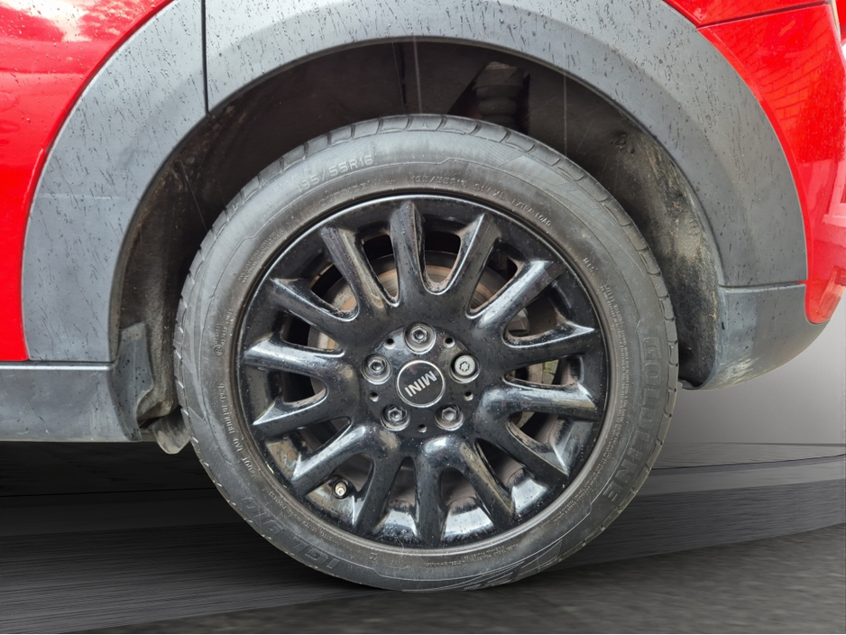 2018 MINI Cooper D - image 18