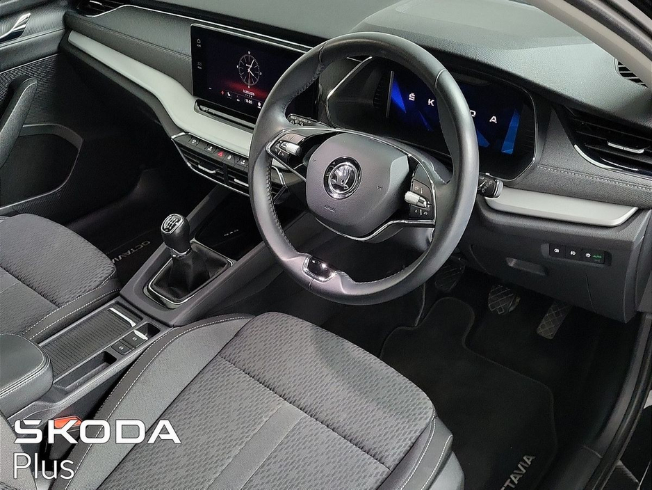 2023 Skoda Octavia - image 8