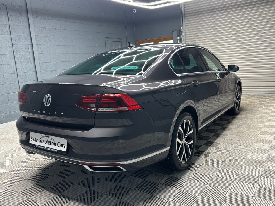 2021 Volkswagen Passat - image 11