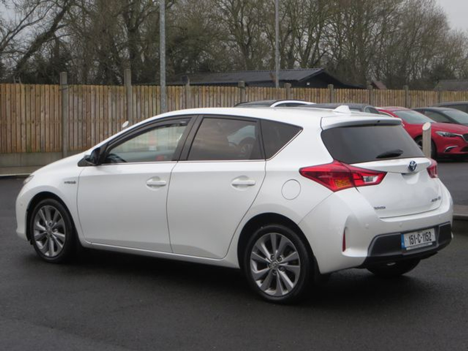 2015 Toyota Auris 1.8 HYBRID 5DR LUX €10,950