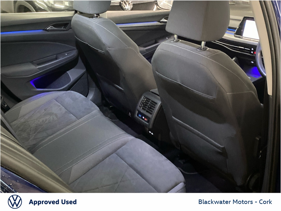 2021 Volkswagen Golf - image 7