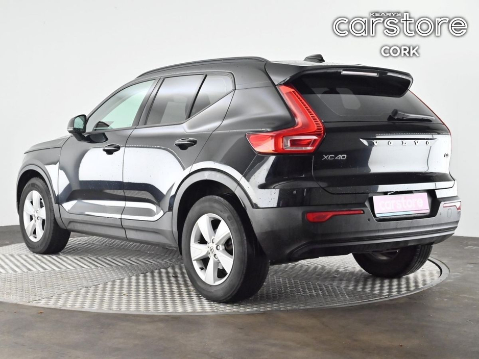 2019 Volvo XC40 - image 3