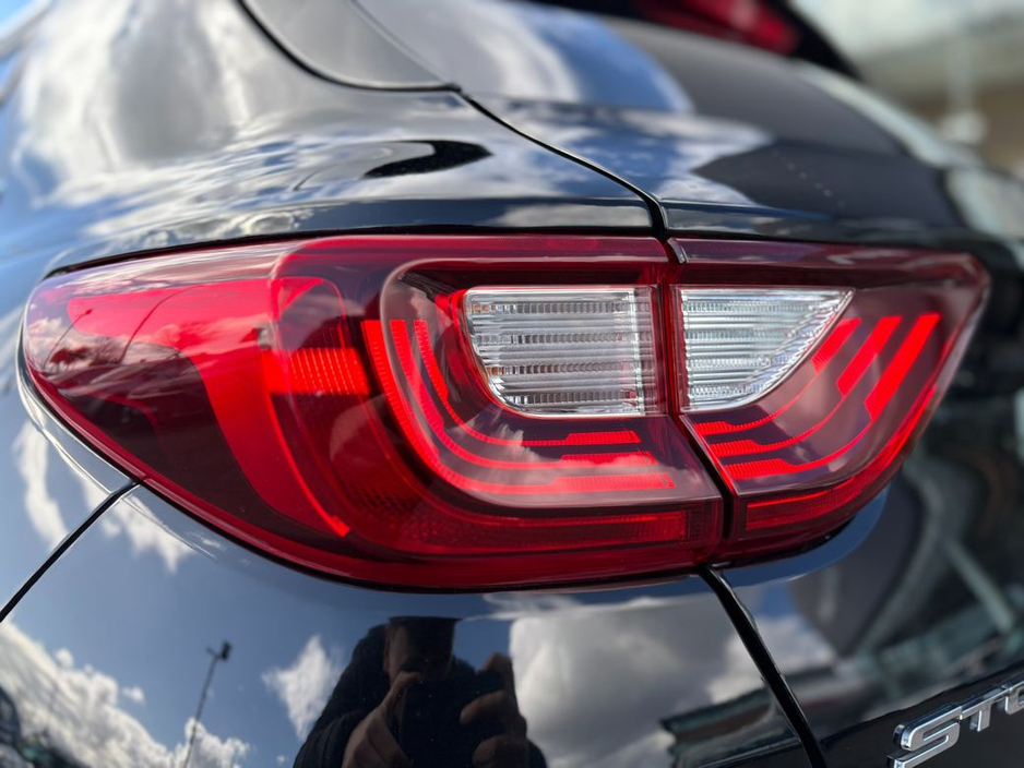 2021 Kia Stonic - image 9