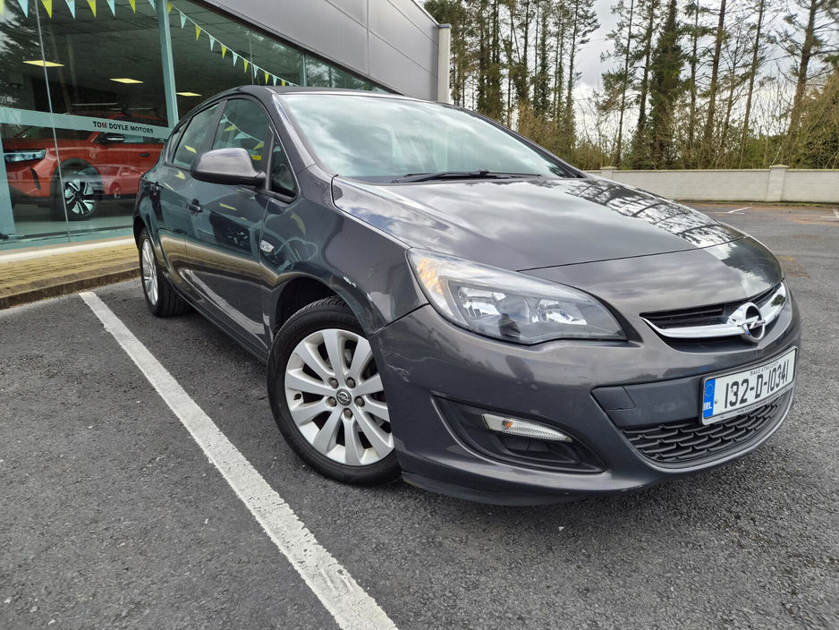 2013 Opel Astra - image 3