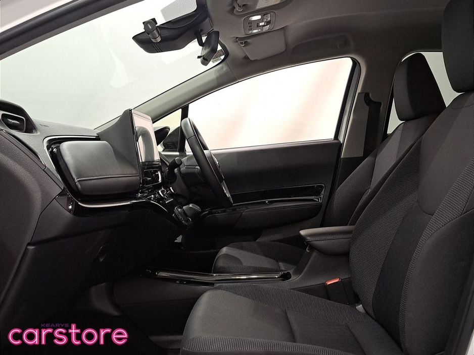 2021 Toyota Aqua - image 9