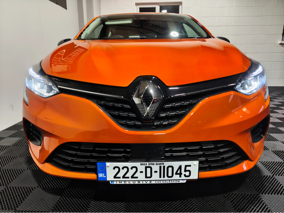 2022 Renault Clio - image 3