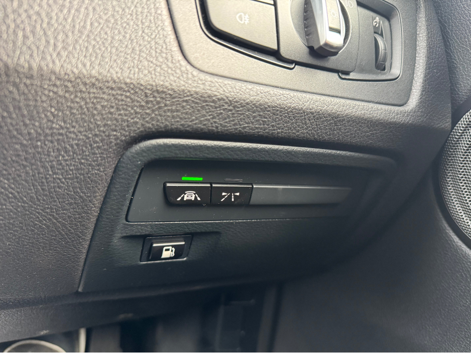 2017 BMW 3 Series - image 23