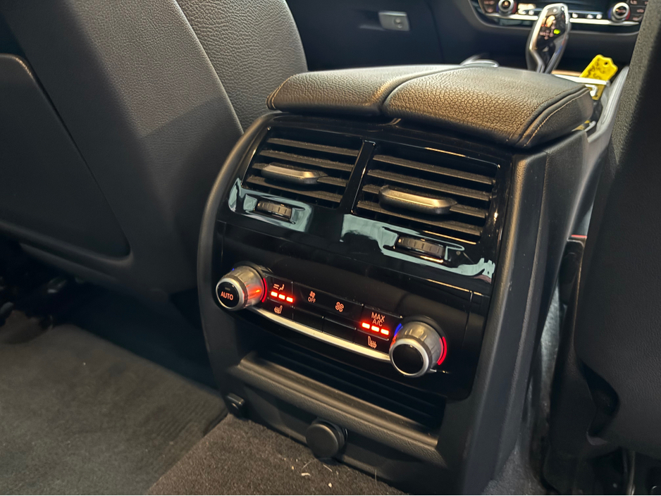 2018 BMW 5 Series - image 13
