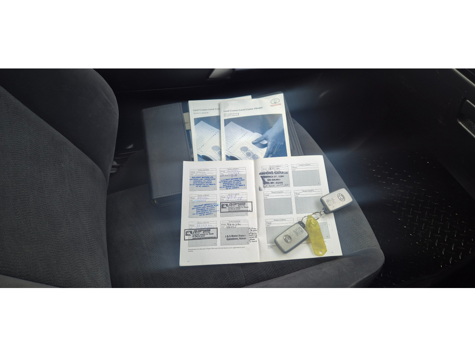 2015 Toyota Landcruiser - image 8