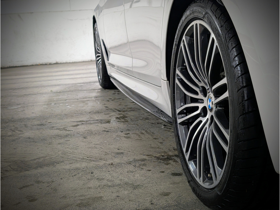 2020 BMW 5 Series - image 18