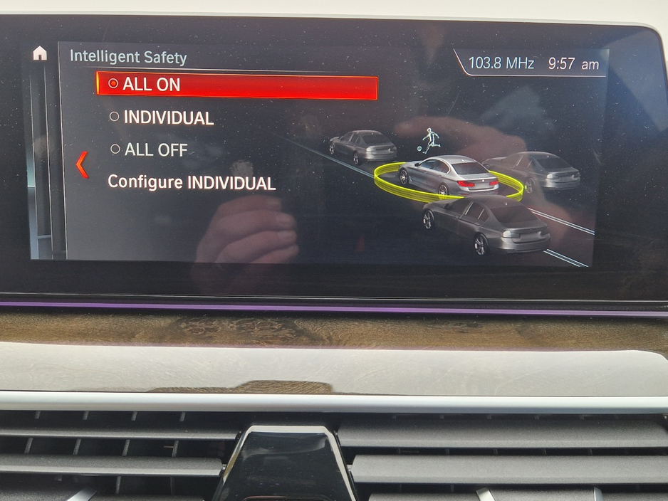 2018 BMW 5 Series - image 37