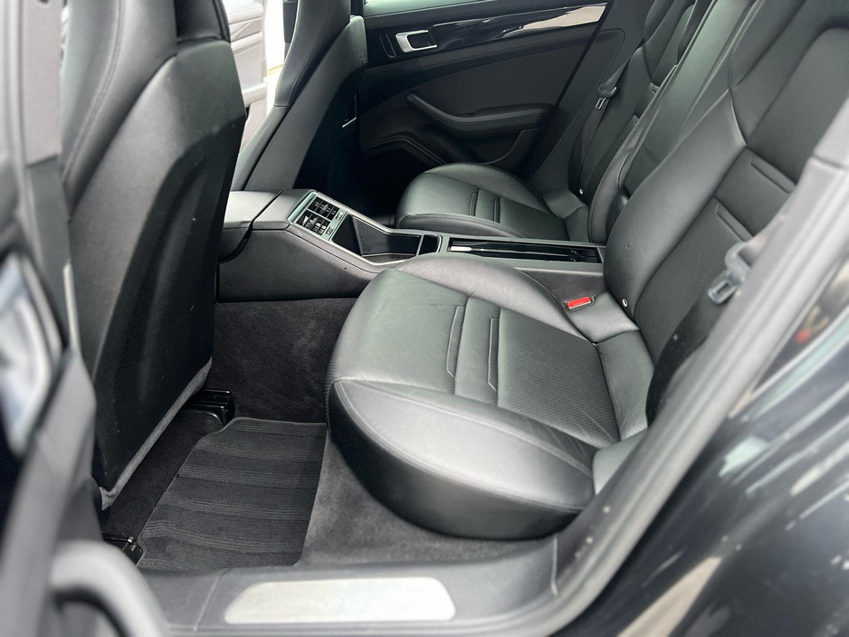 2018 Porsche Panamera - image 14