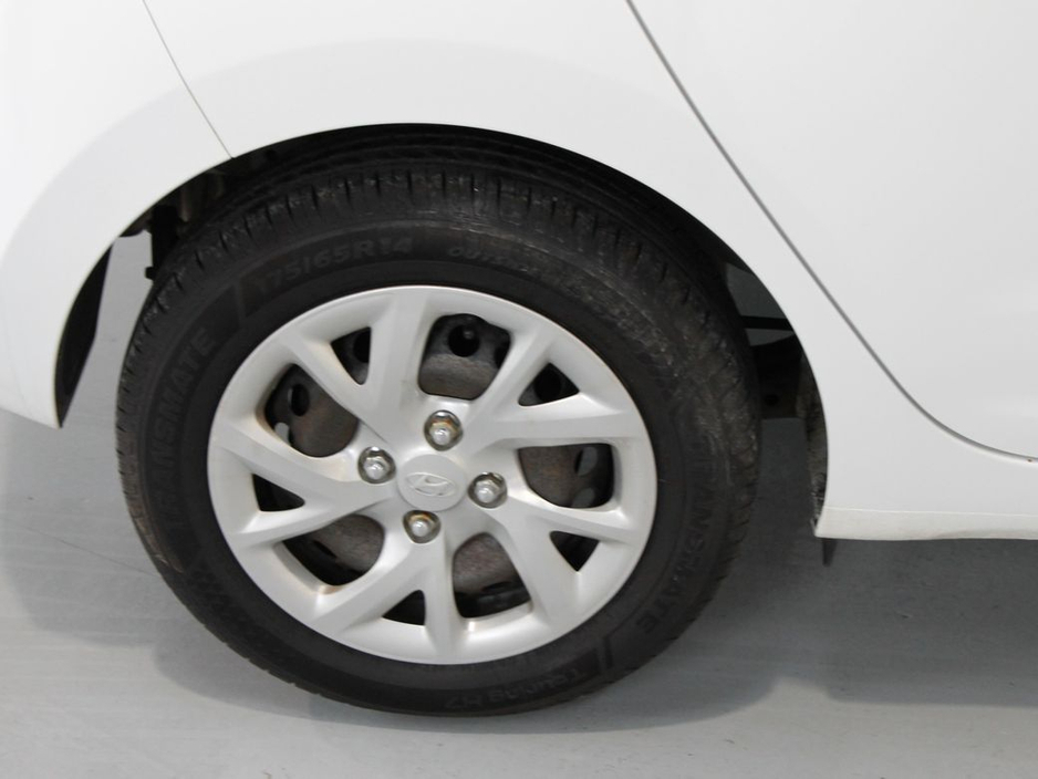 2020 Hyundai i10 - image 27