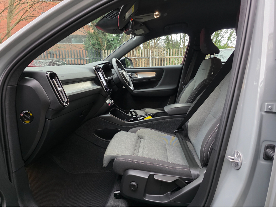 2023 Volvo XC40 RECHARGE T6 PLUS DARK AWD 350 BHP PHEV FINANCE ARRANGED. SIMI. AA APPROVED €35,950